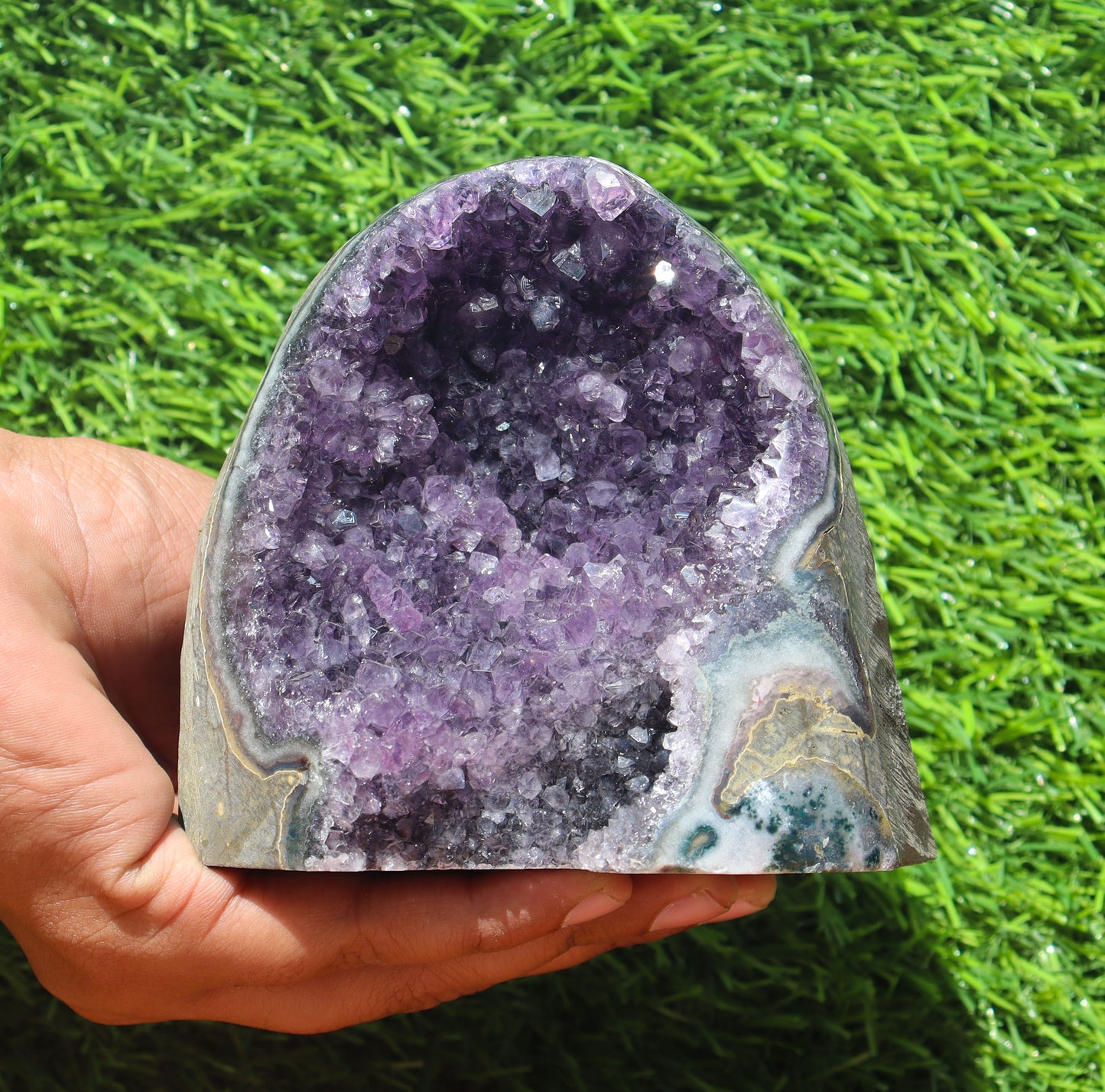 Amethyst Geode cathedral crystal cluster - 4.4X4.2X3.6 Inch(2.67Lb)